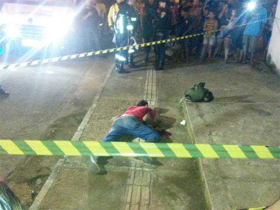MENOR DE 16 ANOS MATA HOMEM A FACADAS NA CAPITAL