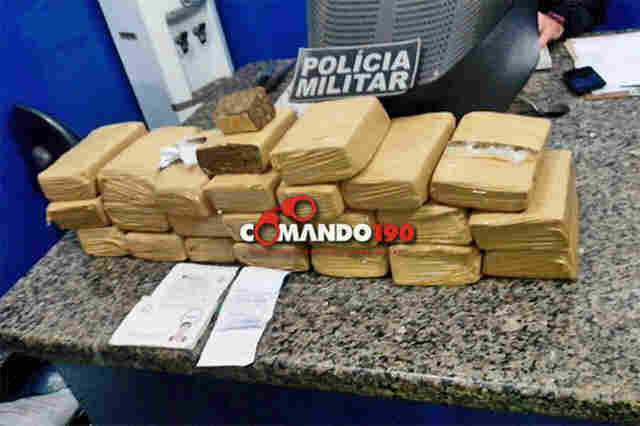 PM prende mulher transportando 15 kg de maconha em ônibus interestadual