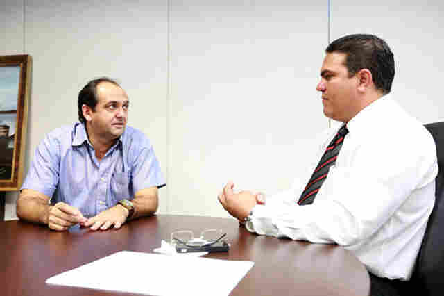 Laerte Gomes cobra celeridade em reforma e ampliação de escola