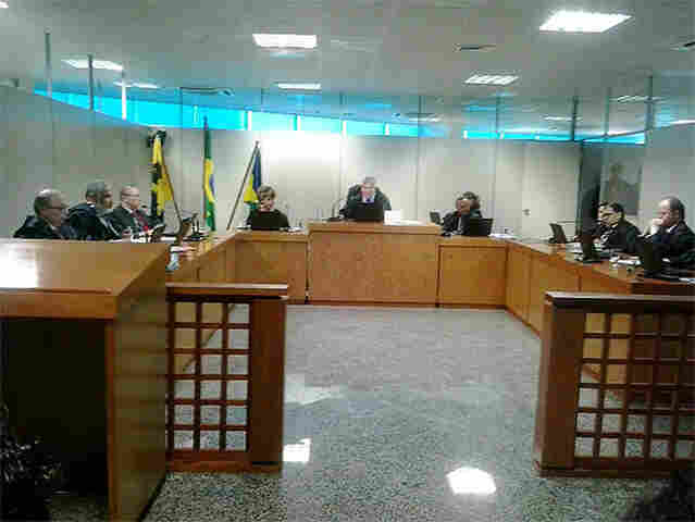 MAIS DOIS JUÍZES VOTAM, MAS JULGAMENTO DE AÇÃO CONTRA CONFÚCIO É SUSPENSO NOVAMENTE