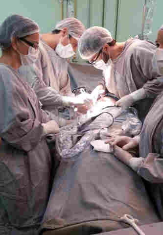 Hospital de Câncer de Barretos em Porto Velho inicia cirurgia guiada por vídeo