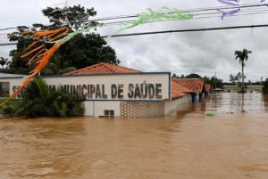 Cheia do Rio Acre continua aumentando e prejudica 87 mil pessoas
