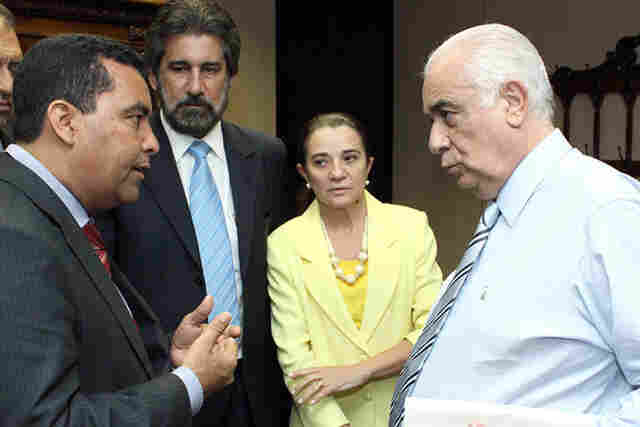 Lindomar Garçon comemora reinício das obras dos viadutos da Capital