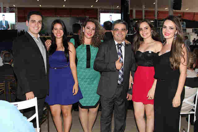 Aélcio da TV ressalta luta contra violência doméstica no dia da Mulher