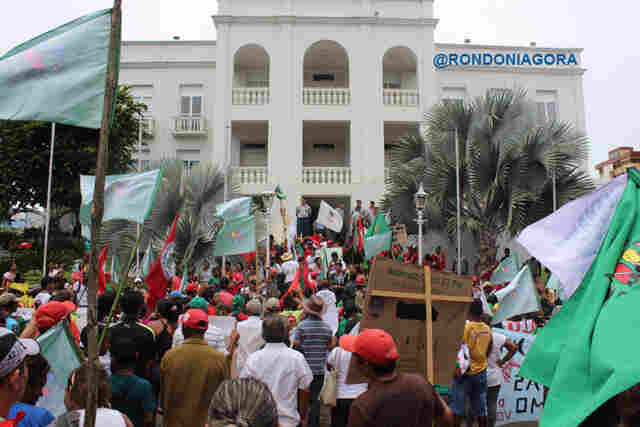 MANIFESTANTES COBRAM INVESTIMENTOS PARA AGRICULTURA NO INTERIOR DO ESTADO