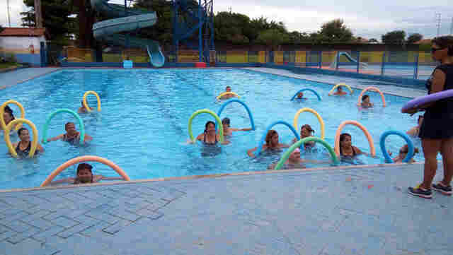 Sindeprof inicia aulas de hidroginástica na sede social