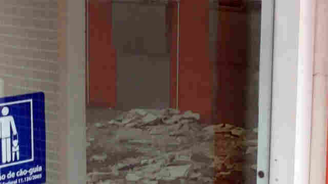 Criminosos destroem parede no Banco Itaú, no Centro de Porto Velho