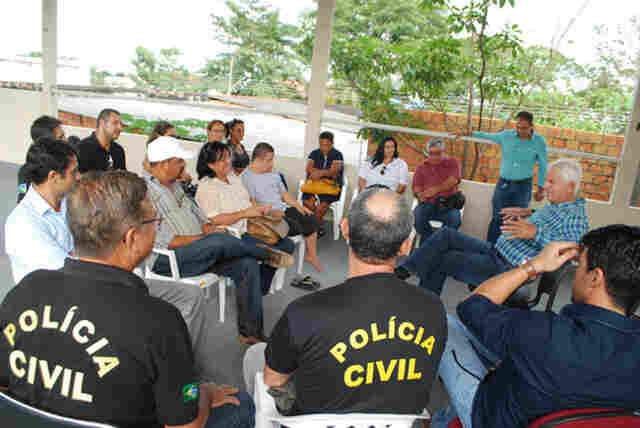 Deputado recebe policiais em Ji-Paraná