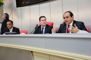 Laerte propõe reduzir cargos comissionados em 50% e secretarias em 30%