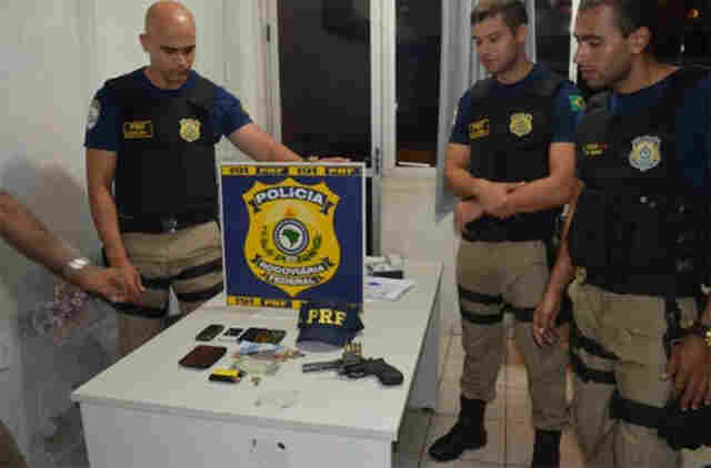 Ação conjunta entre PRF e PM resulta na prisão de quadrilha durante roubo