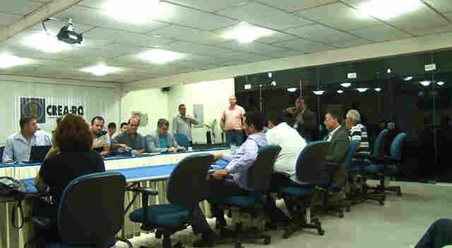 Vídeo: COM ROMBO DE R$ 1,5 MILHÃO, PRESIDENTE DO CREA EXPULSA JORNALISTAS E DIRIGENTE DO SENGE DE REUNIÃO