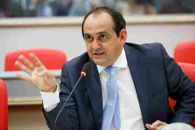 Laerte critica demissões na Emater e teste seletivo do DER