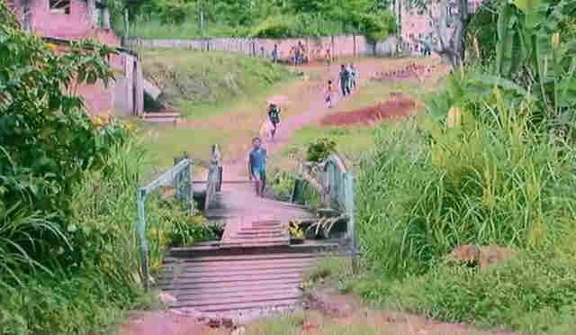 Pontes abandonadas são ameaça em bairro da Capital