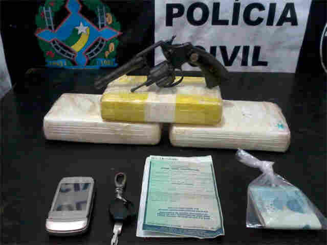 Agentes da Denarc prendem homem com três quilos de cocaína na Vila de Jirau
