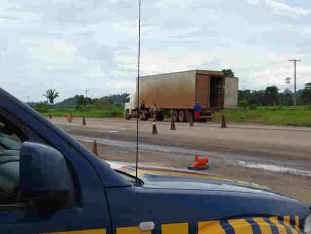 PRF alerta aos veículos de carga para a restrição nas estradas de Rondônia  e Acre durante o feriado