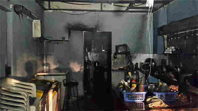 Restaurante destruído pelo fogo na madrugada