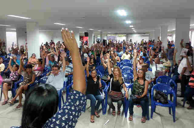 Trabalhadores em Educação aprovam proposta apresentada pelo Governo