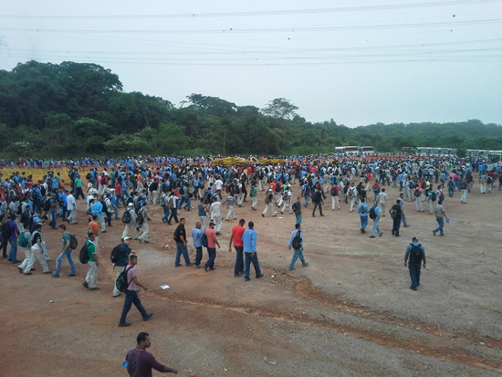 Trabalhadores da Usina de Santo Antônio acatam decisão da Justiça e suspendem greve