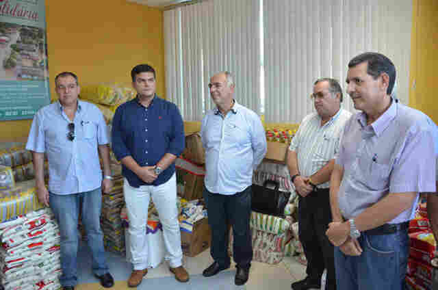 Fiero arrecada e repassa aos ribeirinhos nove toneladas de alimentos e utensílios