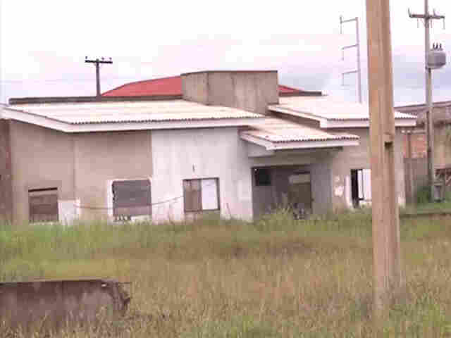 Obras em praça na Capital estão abandonadas há quase três anos