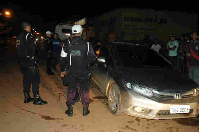PM acusa motorista de furar bloqueio e tentar atropelar policiais