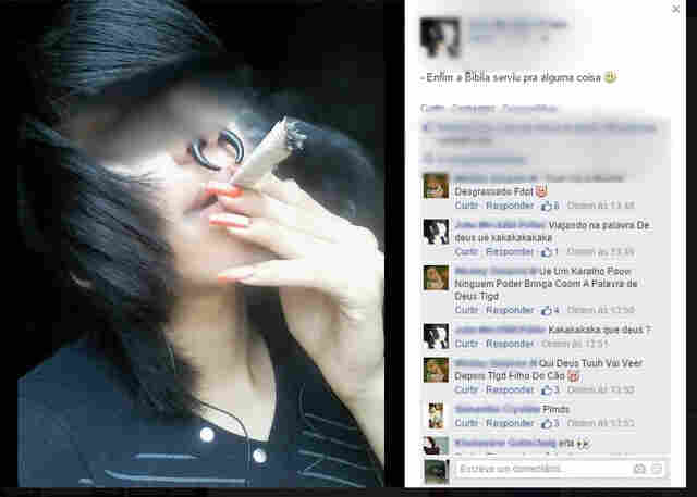 Jovens ateus queimam Bíblia e usam páginas do livro para fazer cigarro de maconha