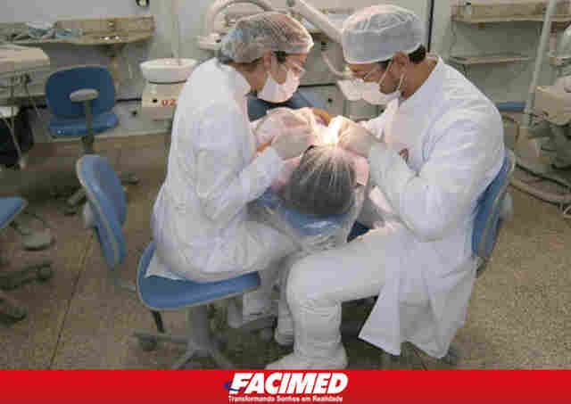 Crianças carentes de Espigão do Oeste recebem atendimento na Clínica Odontológica da FACIMED