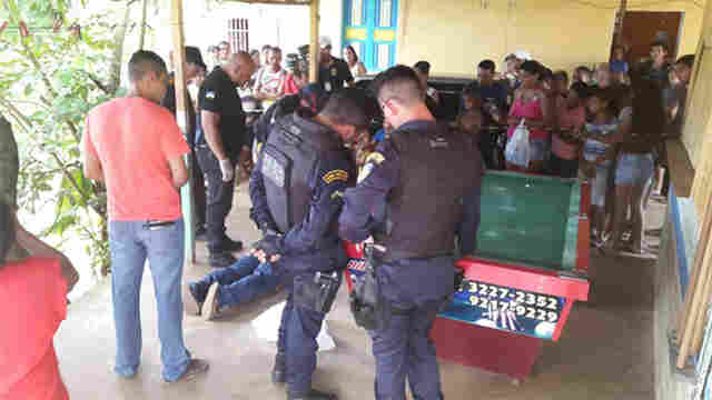 HOMEM ASSASSINADO COM VÁRIOS TIROS NA CABEÇA