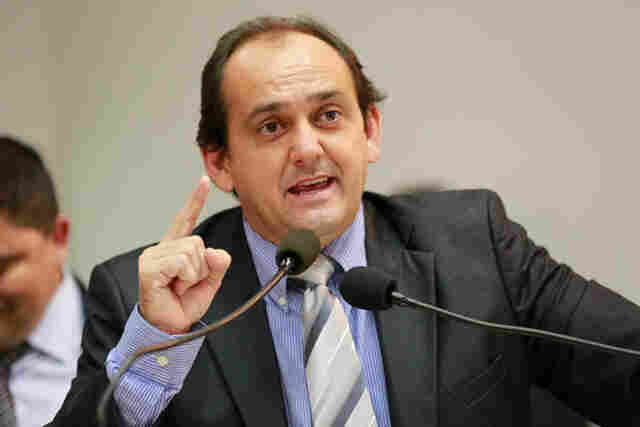 Laerte Gomes cobra resposta sobre servidora fantasma