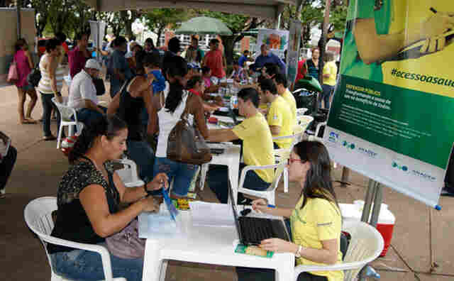 DPE-RO e Amdepro  realizam orientação jurídica na Preça das Caixas DÀgua