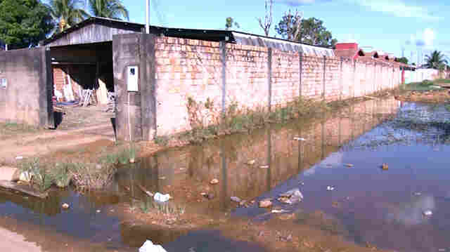 Serviço inacabado da Prefeitura causa alagação em Bairro