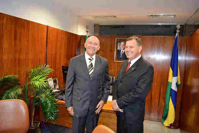 Deputado Lúcio Mosquini e governador Confúcio Moura se encontram em Brasília e discutem projetos