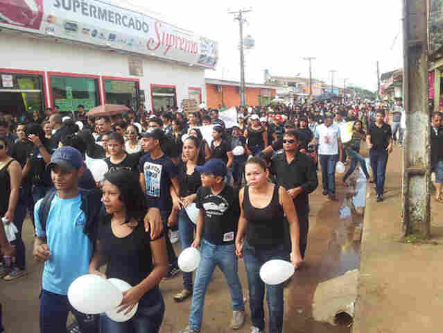 Familiares de vigia morto por menor, e populares fazem caminhada contra a violência