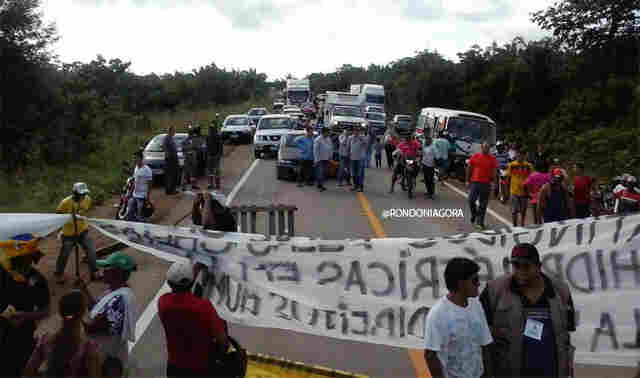 MOVIMENTO DOS ATINGIDOS POR BARRAGEM INTERDITA A BR-364