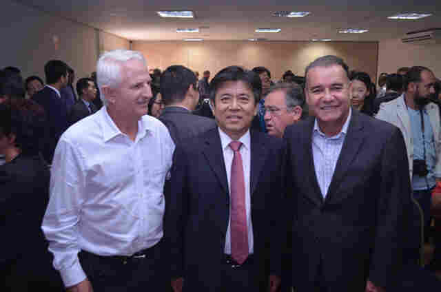 Airton Gurgacz participa de encontro com chineses