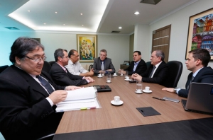 Maurão busca solução para Azul não interromper voos no interior