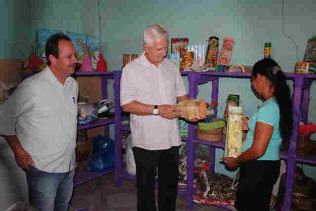 Airton Gurgacz conhece projeto Belas Mãos