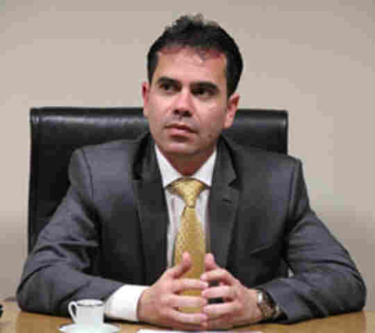 O avesso do avesso, por Andrey Cavalcante