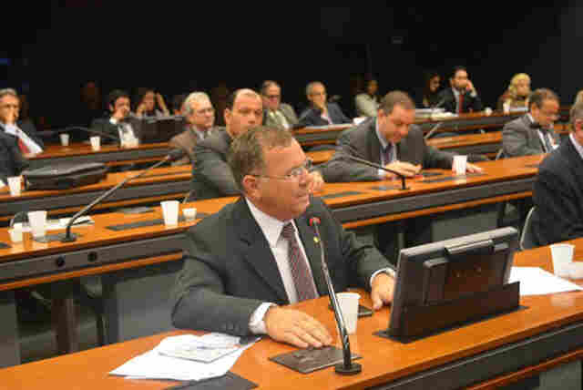 Deputado Lucio Mosquini quer providências contra morte súbita nas pastagens