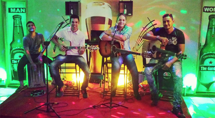 Dupla Carol & Dhanrley no programa Conexão Sertaneja neste domingo na Rede TV