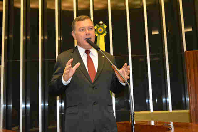 Deputado Lucio Mosquini vota MP que dispensa emplacamento em máquinas agrícolas