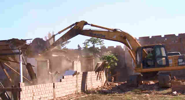 DEMOLIÇÃO DE CASAS NO DILMA ROUSSEF CONTINUOU NESTA SEXTA