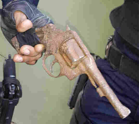 PM MATA SUSPEITO ARMADO DURANTE ABORDAGEM