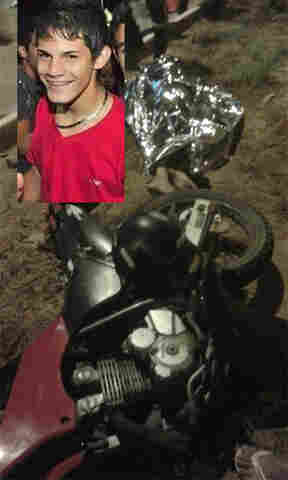JOVEM MORRE APÓS EMPINAR MOTO E COLIDIR EM POSTE
