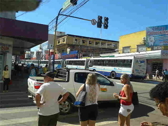 Trabalhadores de empresas de ônibus protestam na Capital
