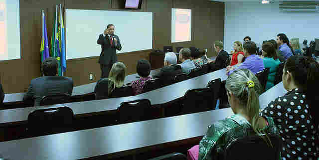 Hildon Chaves assume presidência do sindicato das faculdades particulares