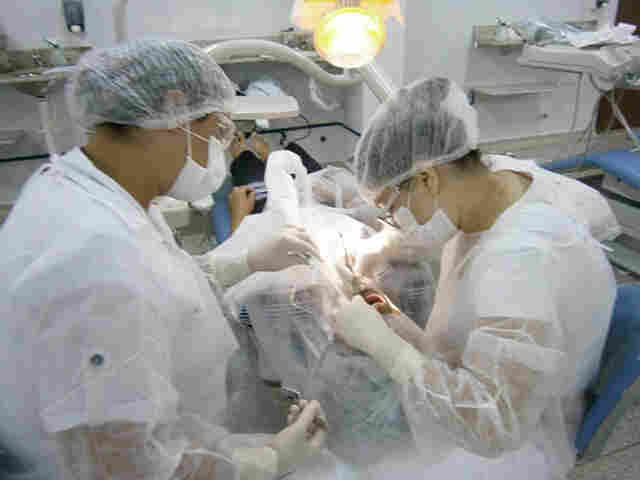 Vítimas da hanseníase recebem atendimento odontológico