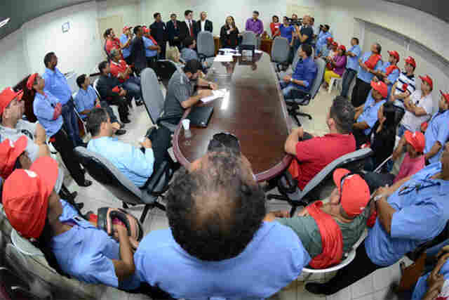 Trabalhadores do transporte coletivo vão decidir só quarta se suspendem greve