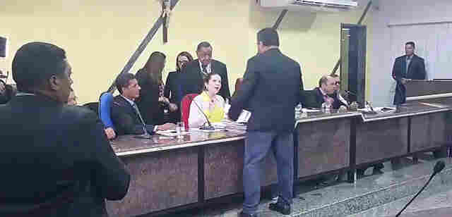 Vereadores entram em discussão sobre tema polêmico dos ônibus; Vídeo