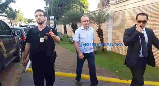 VÍDEO: PF LEVA EMPREITEIRO ROBERTO PASSARINI PARA DEPOR